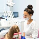 Dieta przeciwzapalna a zdrowie dziąseł – co warto jeść?