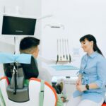 Czy leczenie ortodontyczne boli? Etapy i możliwe dolegliwości